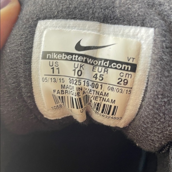 Nike Men's Black Sneakers size 11 - Picture 6 of 7